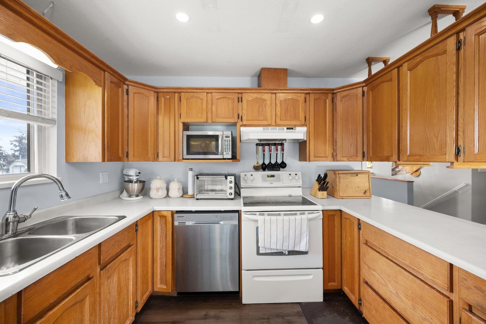 Listing Image 16
