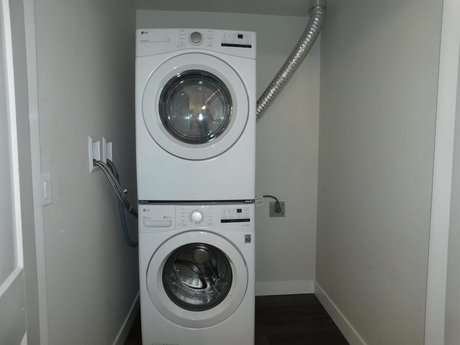 Listing Image 10