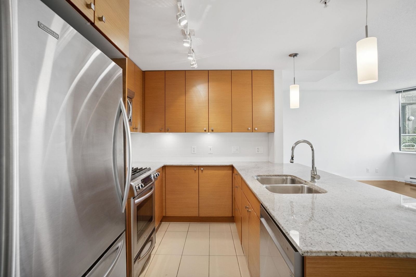 Listing Image 17
