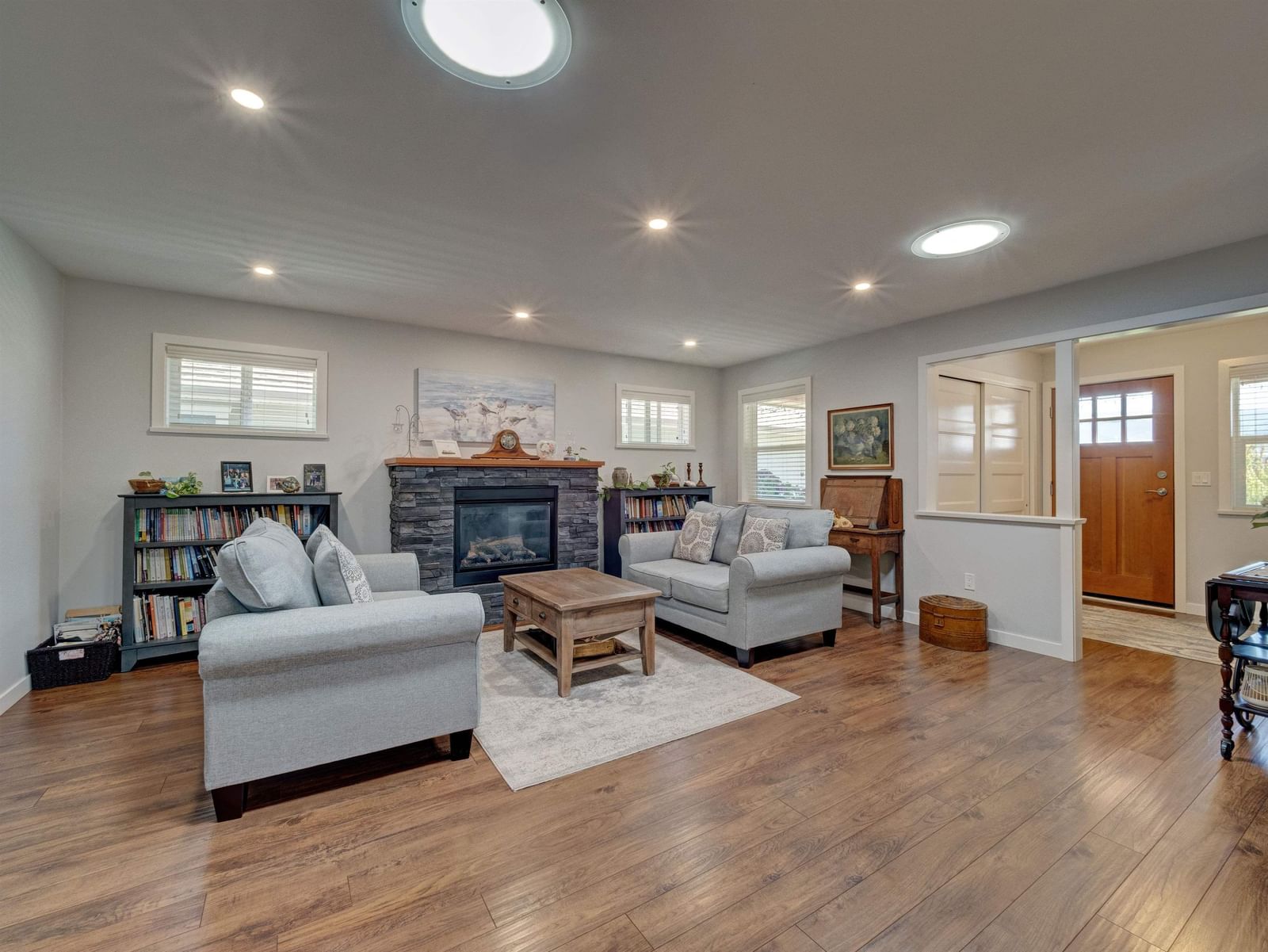 Listing Image 8