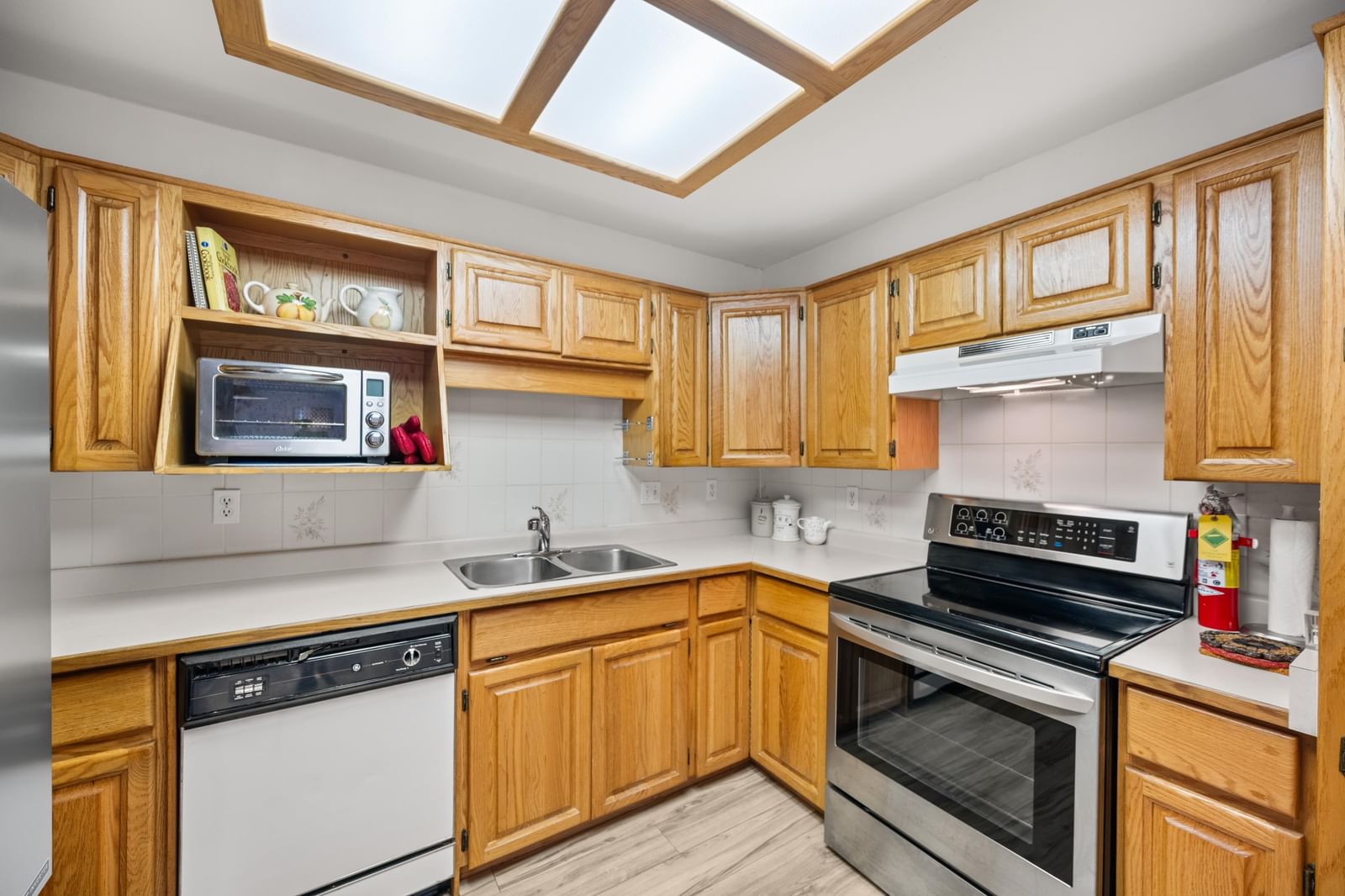Listing Image 15