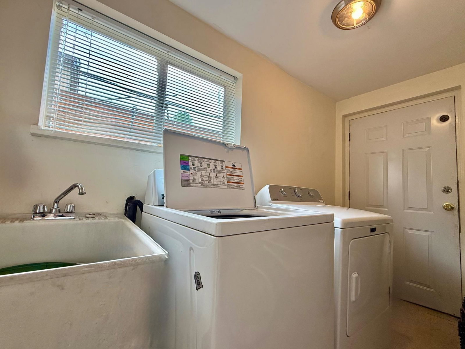 Listing Image 11