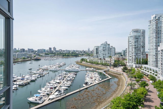 1603 - 1067 Marinaside Crescent