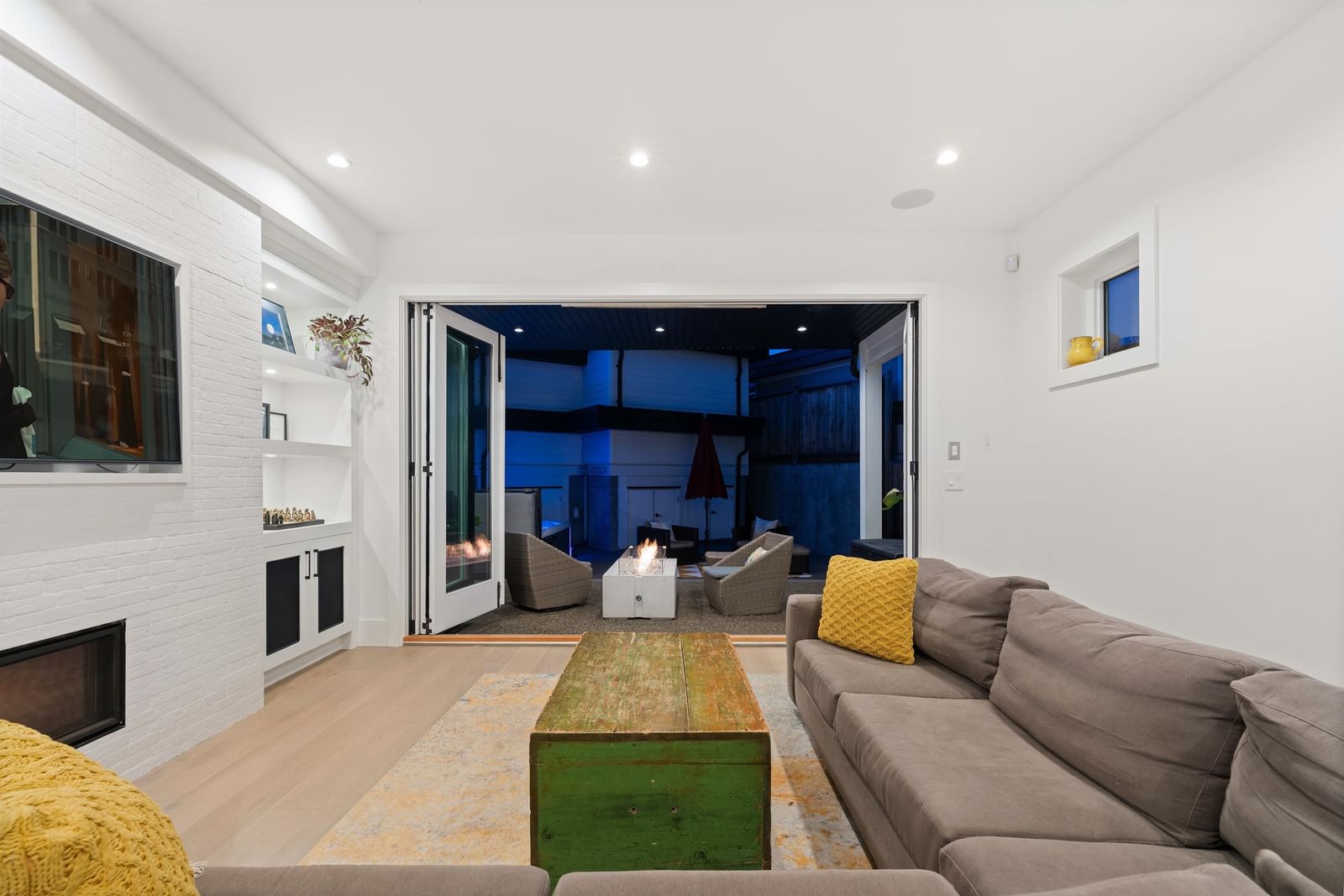 Listing Image 11