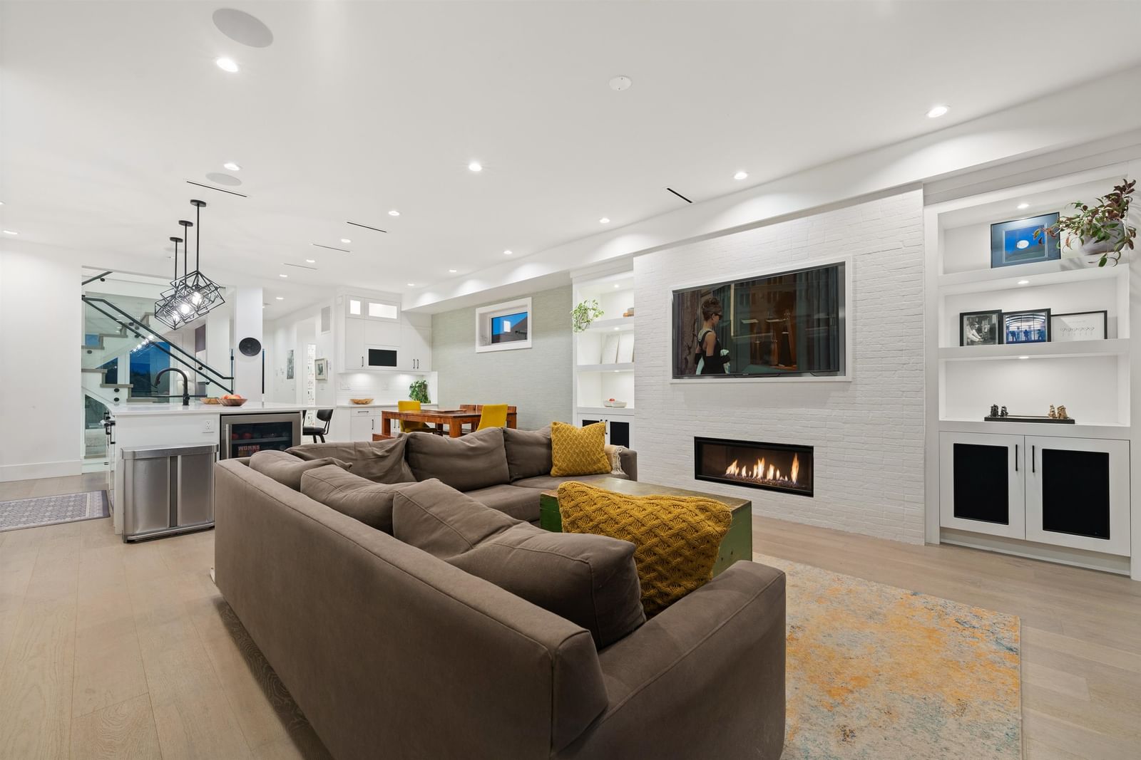Listing Image 9