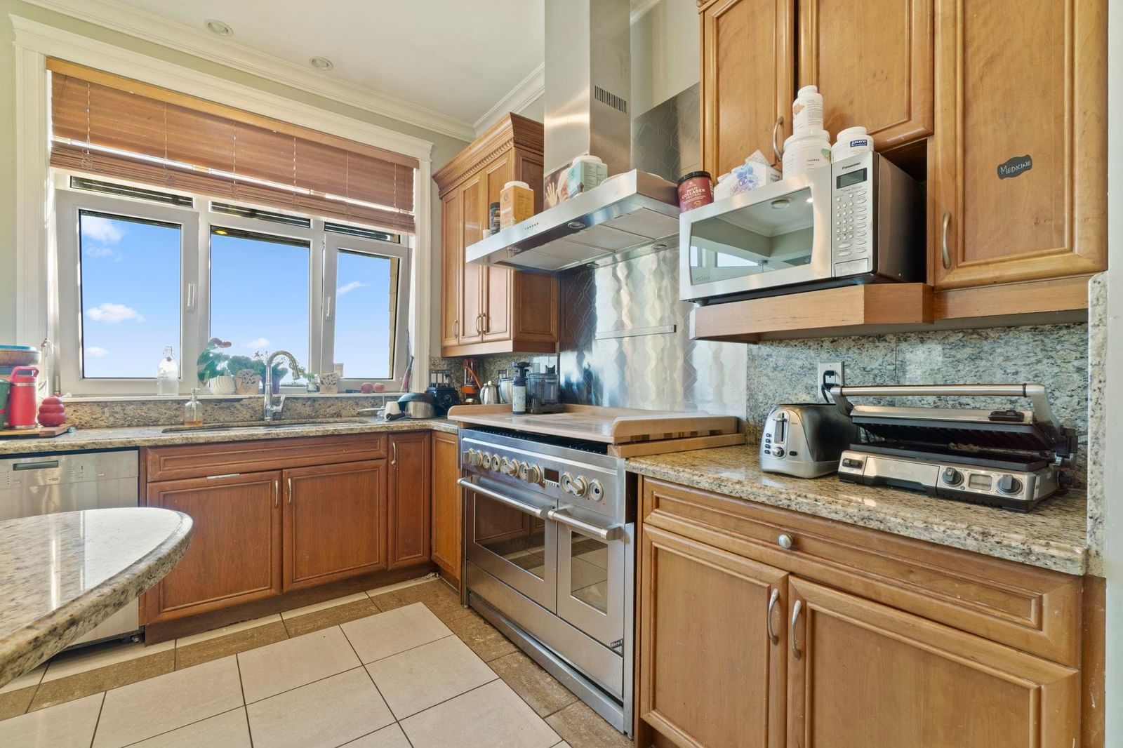 Listing Image 11