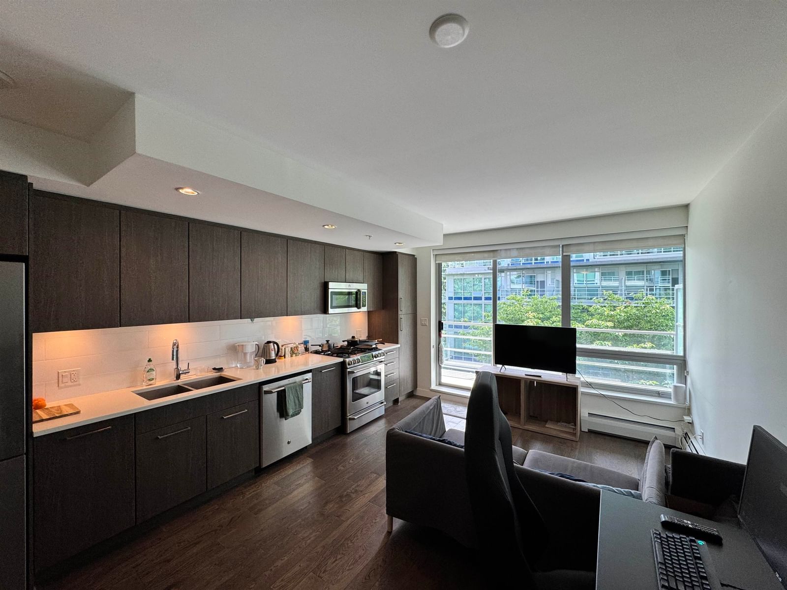 Listing Image 11