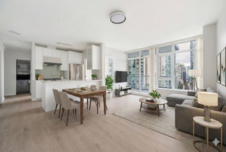 907 - 480 Robson Street