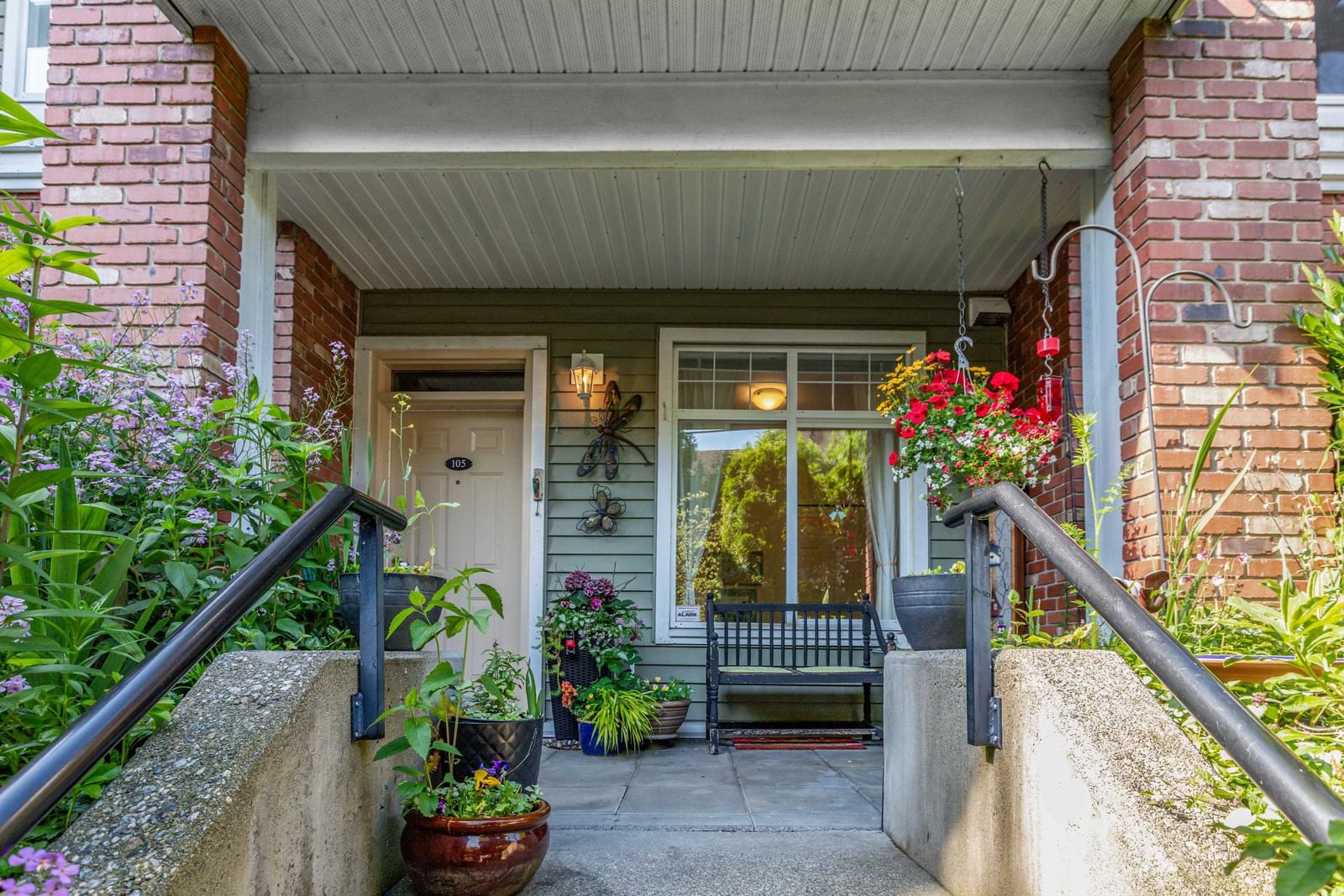 Listing Image 4