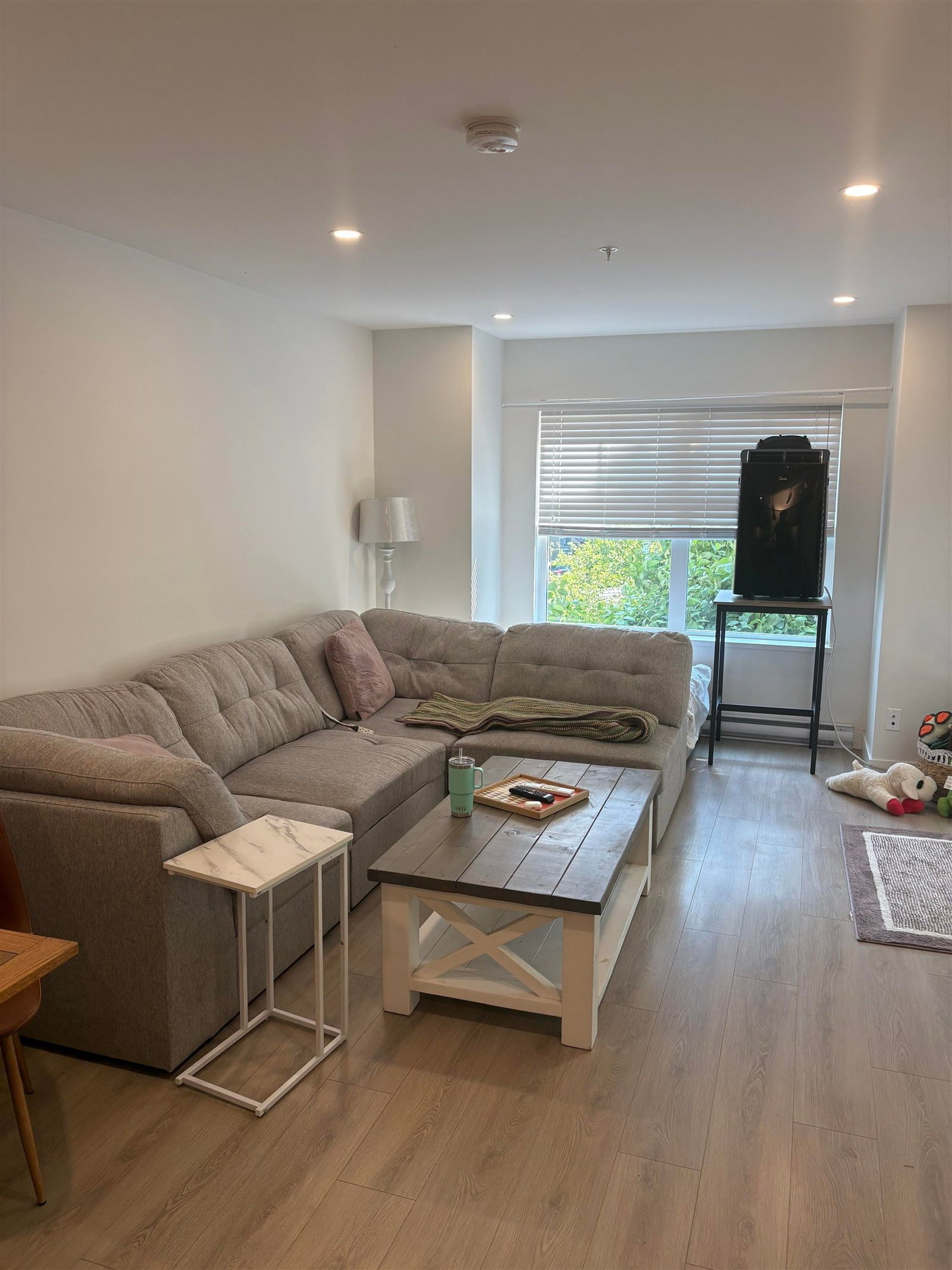 Listing Image 6