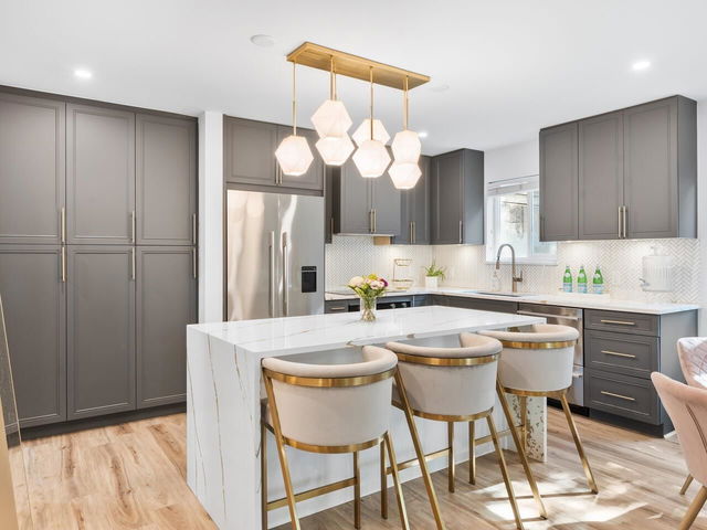 6 - 848 16th Street W