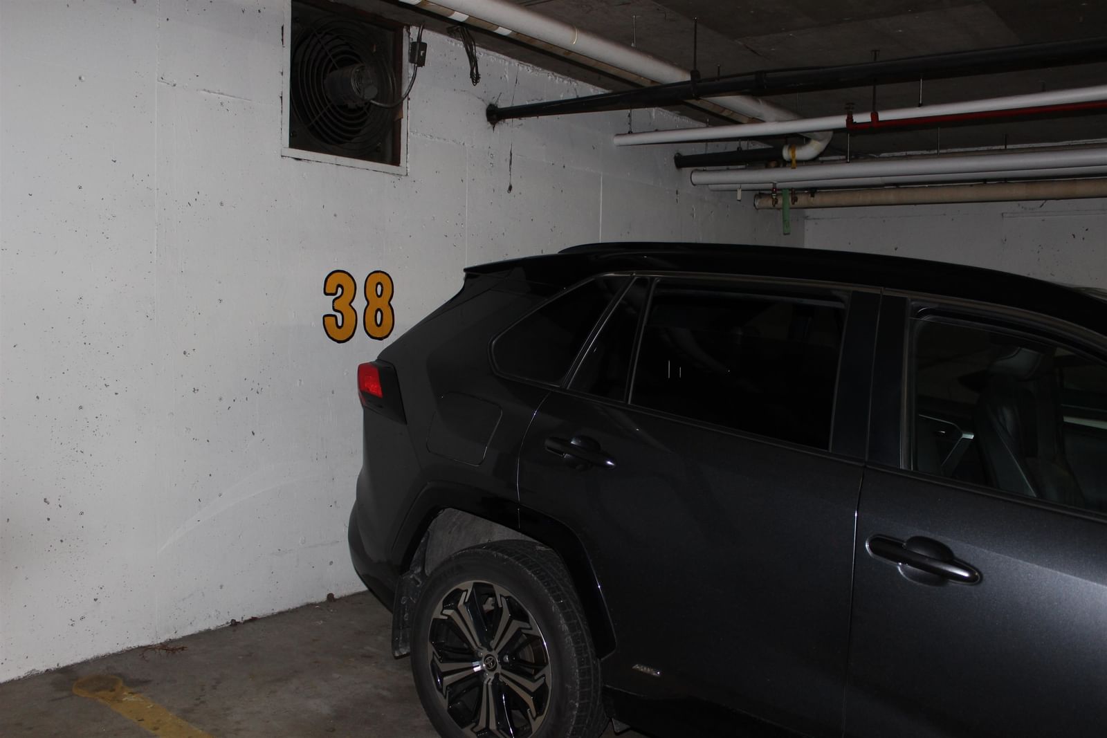Listing Image 8