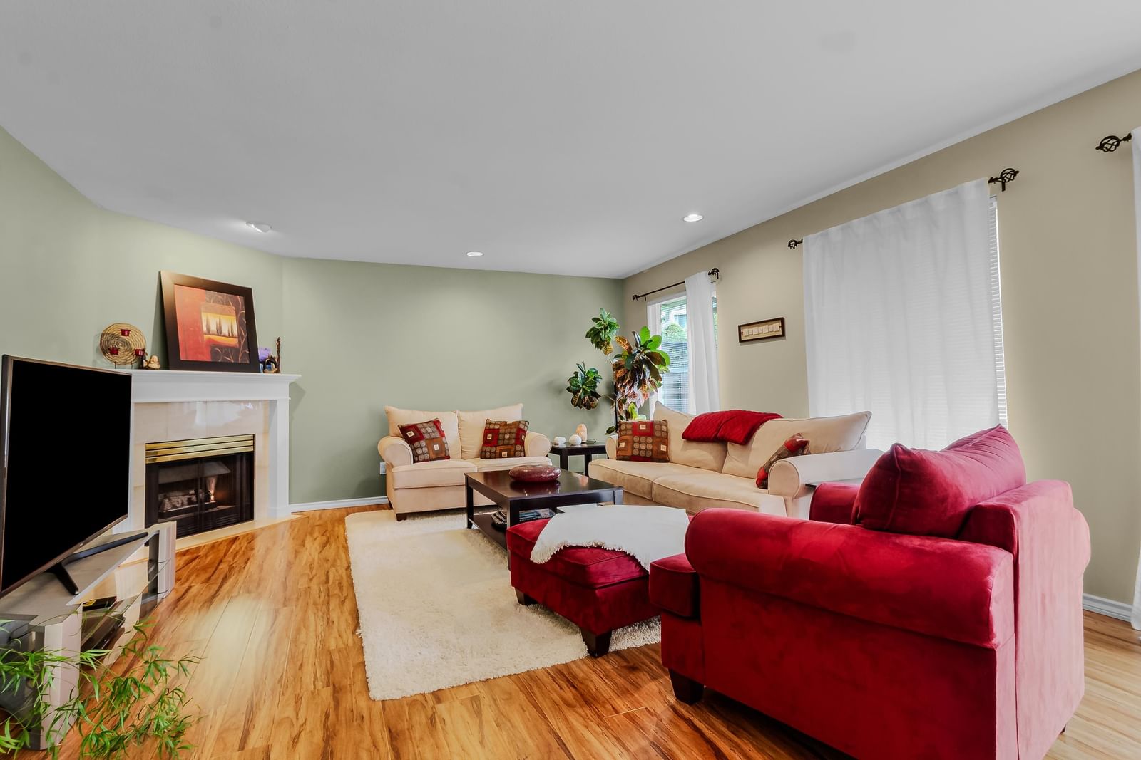 Listing Image 4