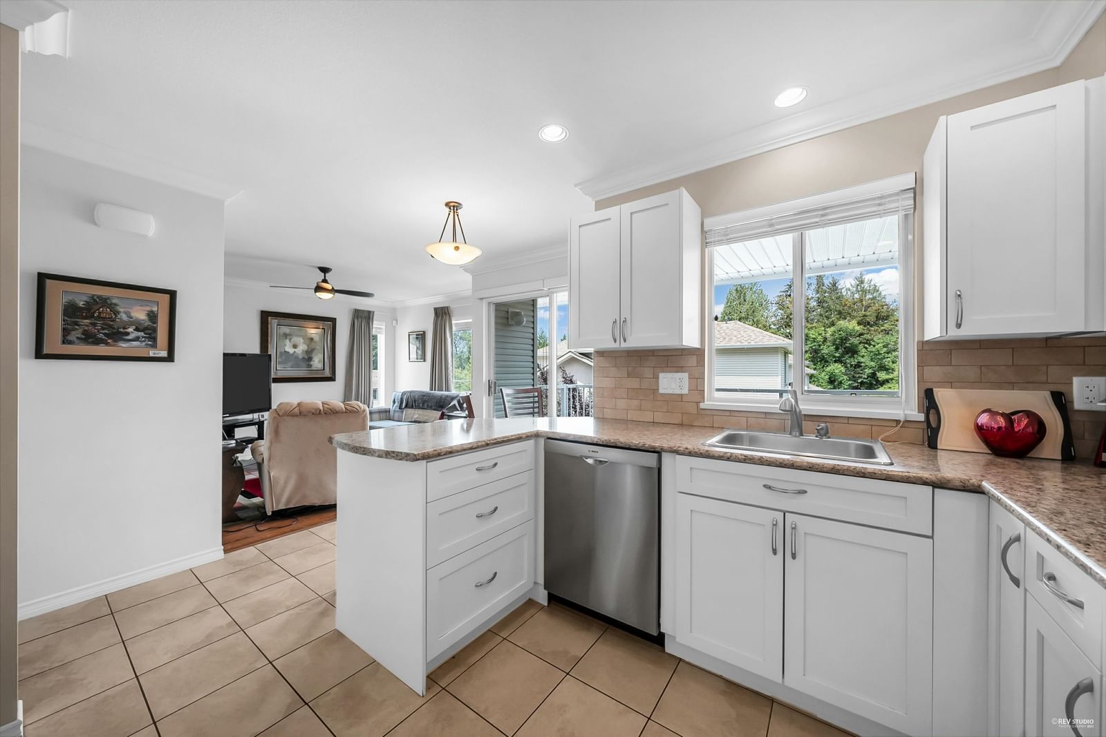 Listing Image 6