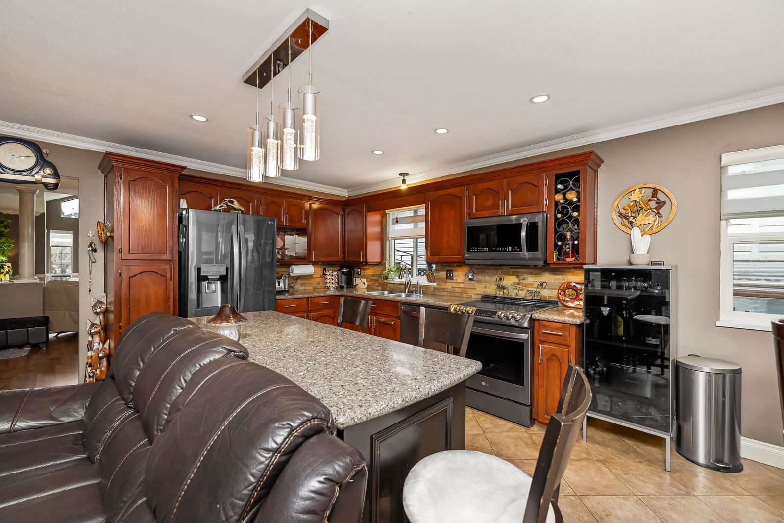 Listing Image 15