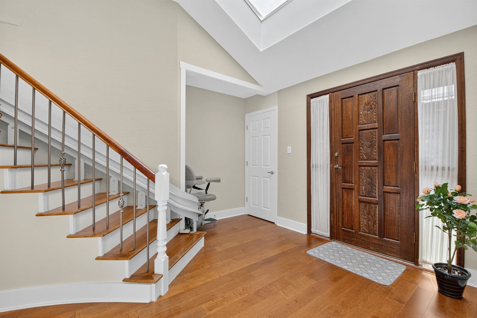 Listing Image 4