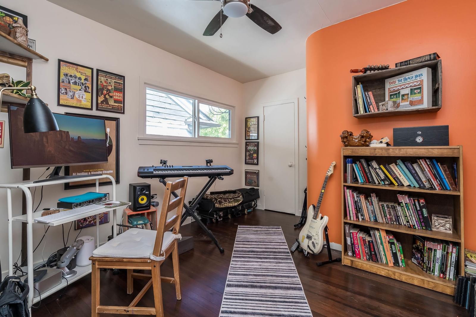 Listing Image 11
