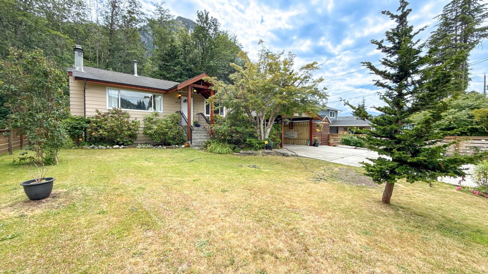 Listing photo 2