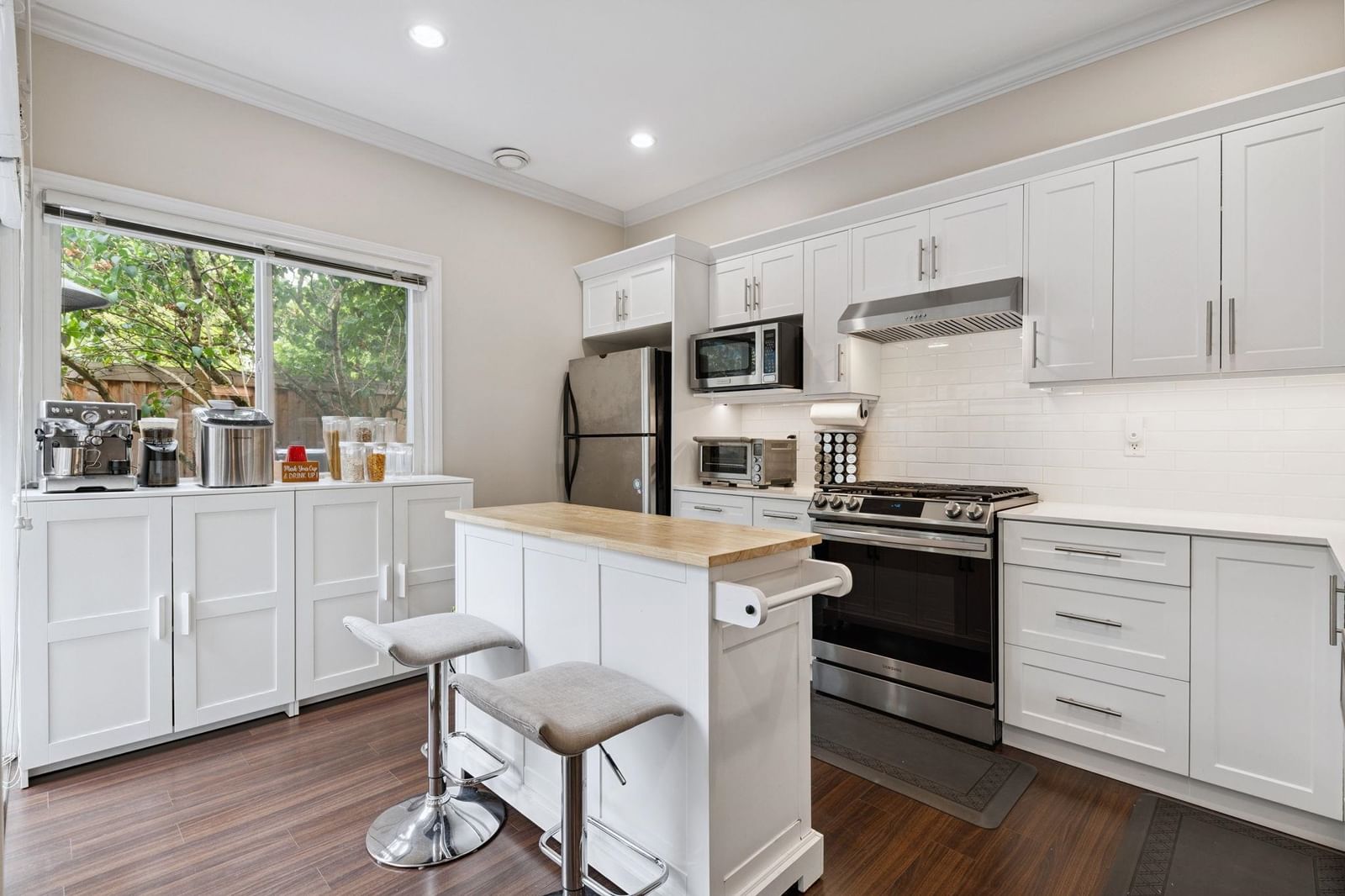 Listing Image 10