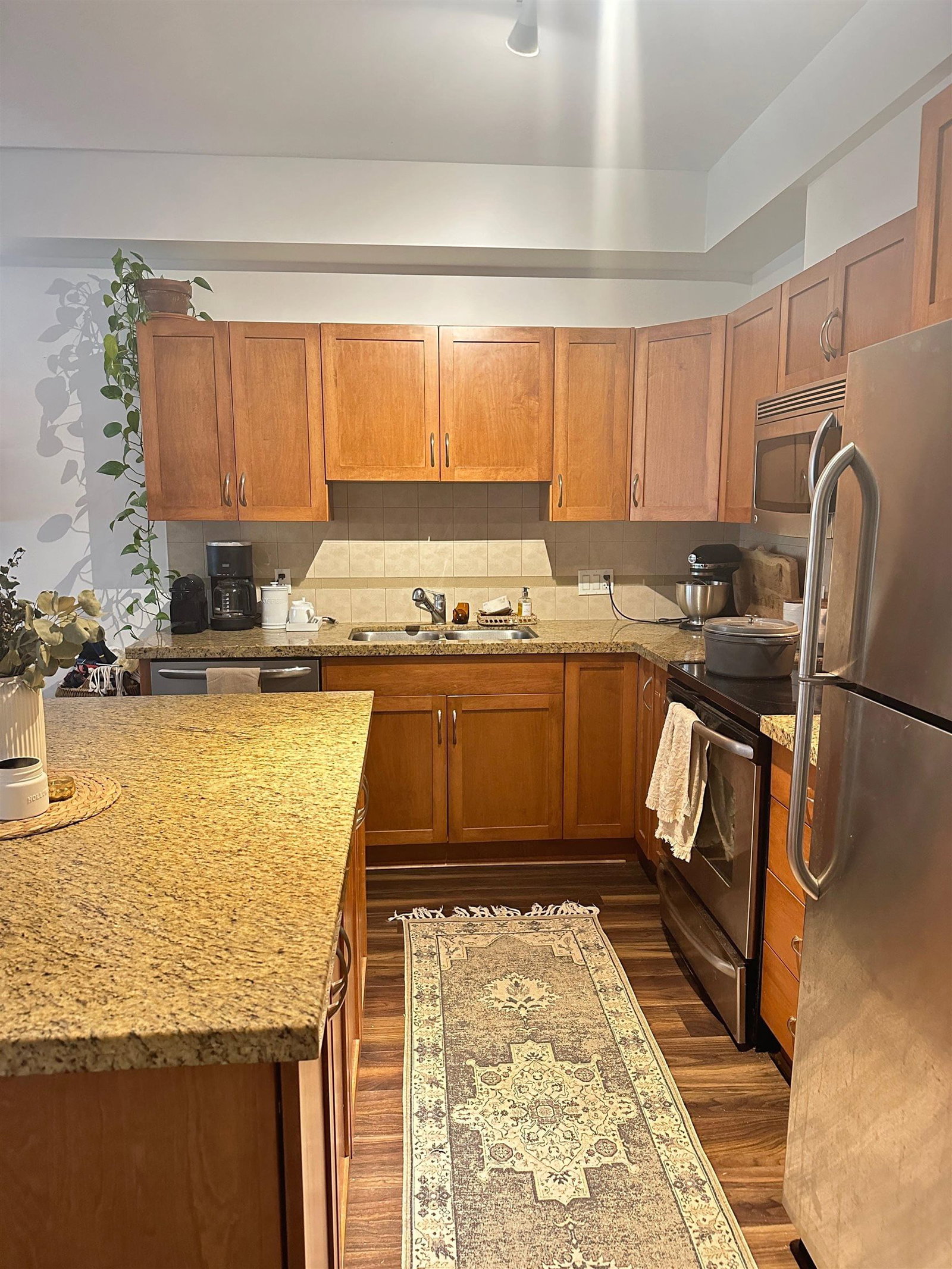 Listing Image 4