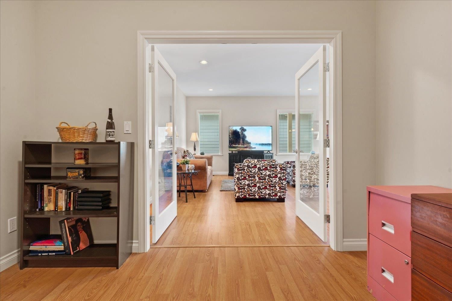 Listing Image 12