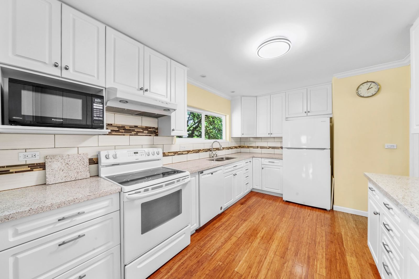 Listing Image 11