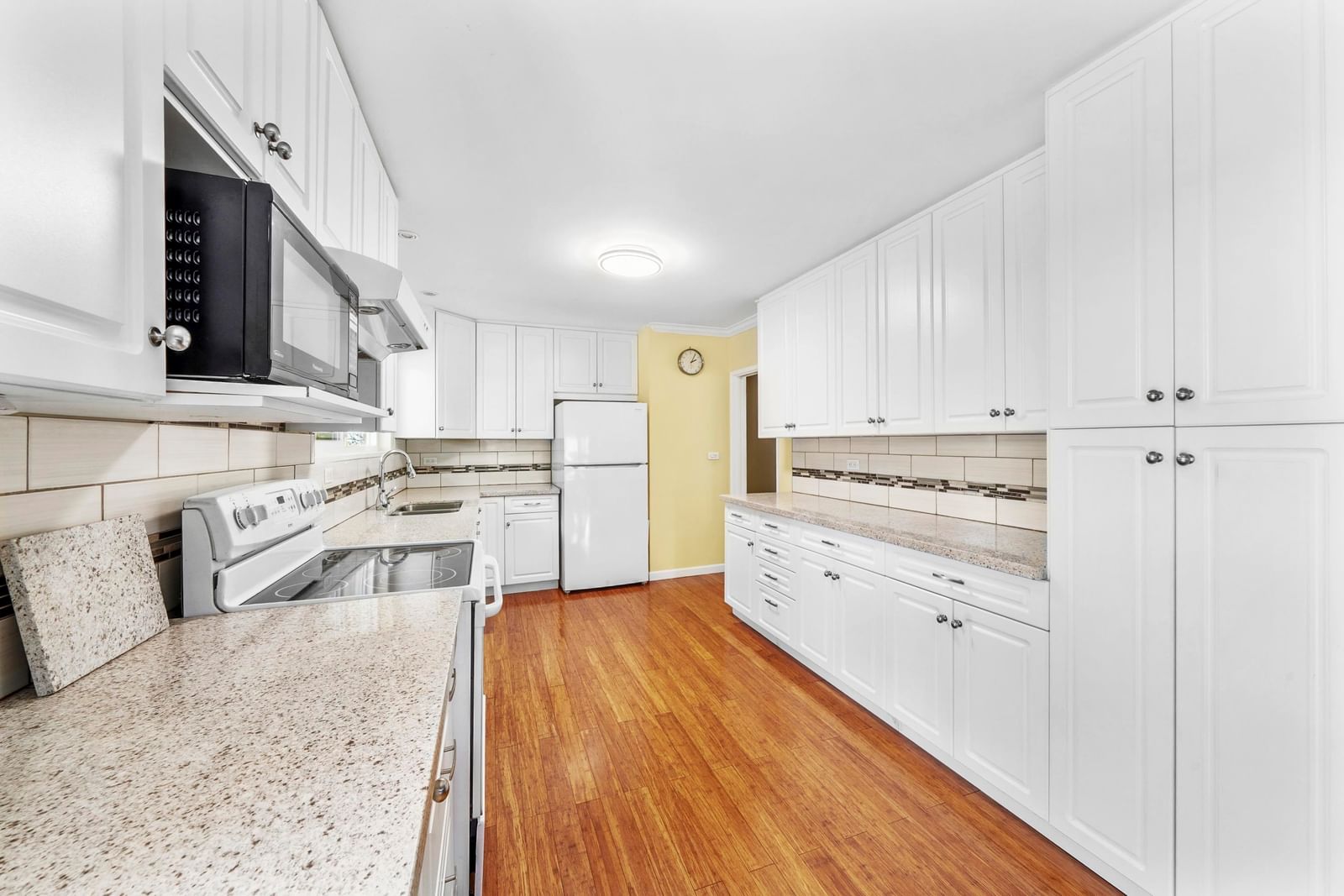 Listing Image 12
