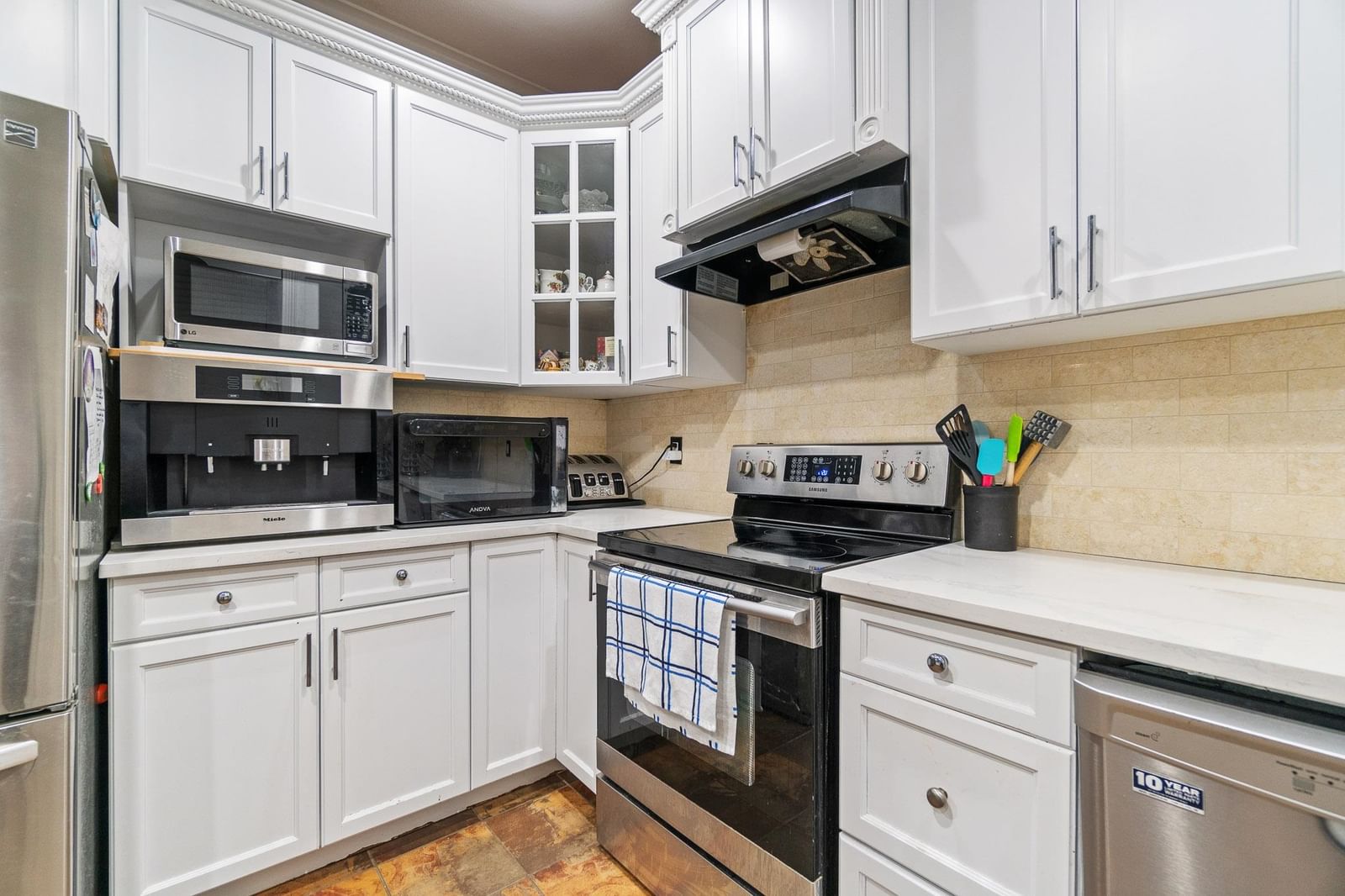 Listing Image 9