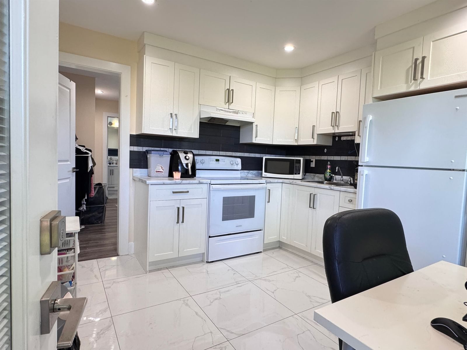 Listing Image 19