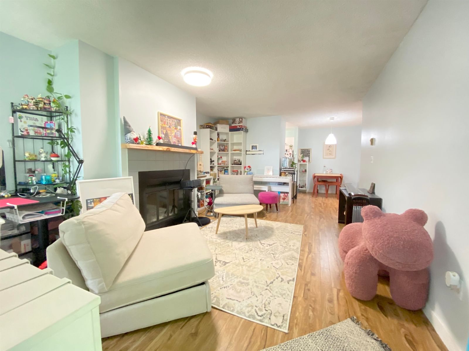 Listing Image 5