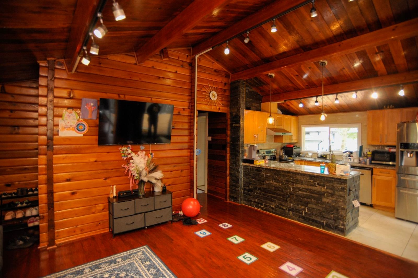 Listing Image 14