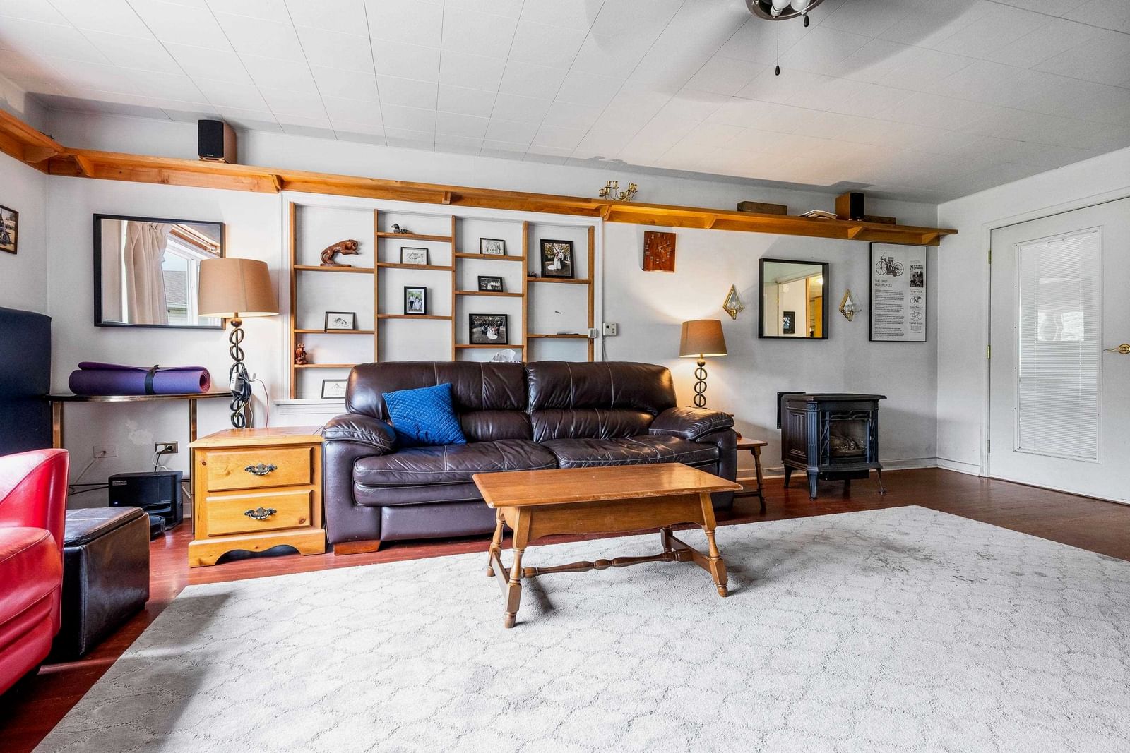 Listing Image 10