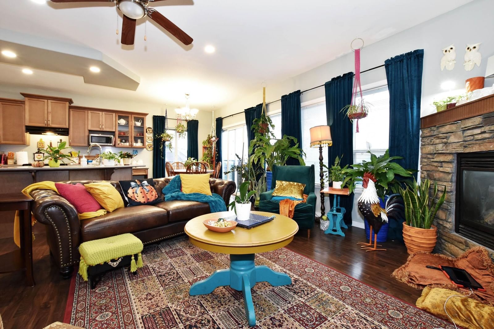 Listing Image 4