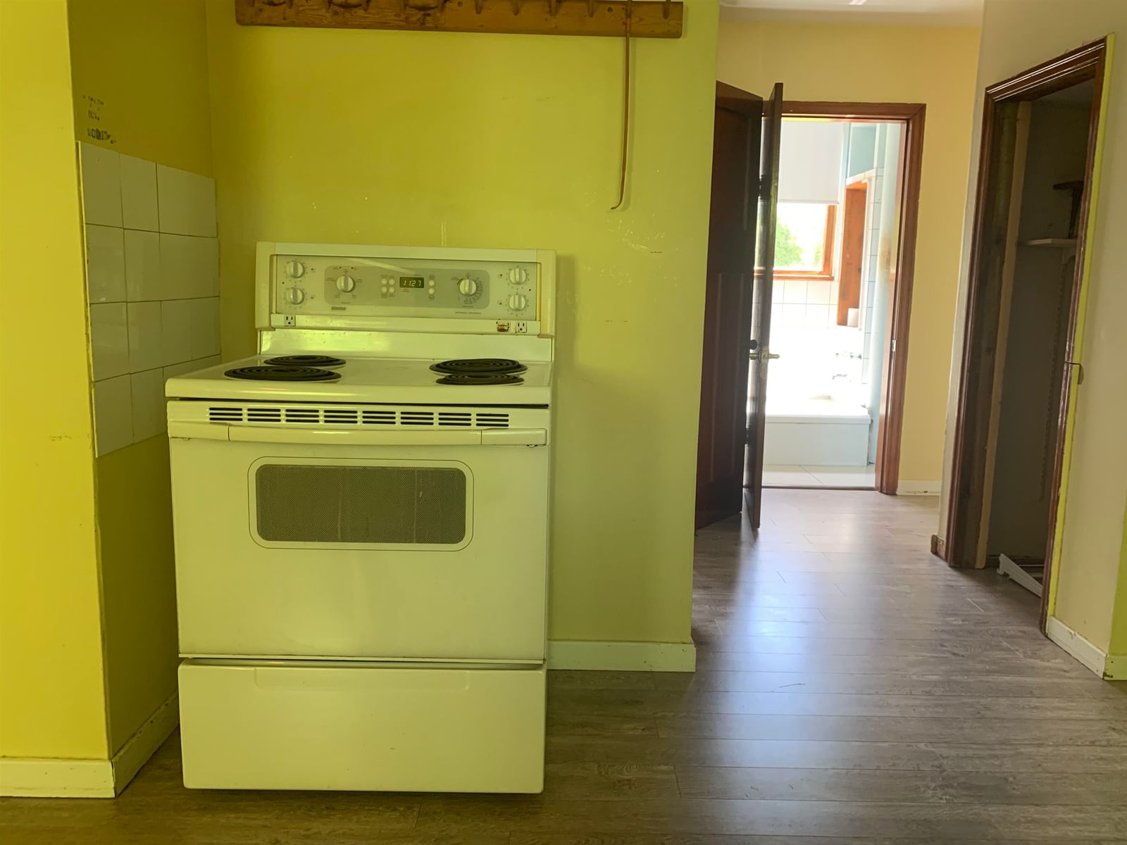 Listing Image 11
