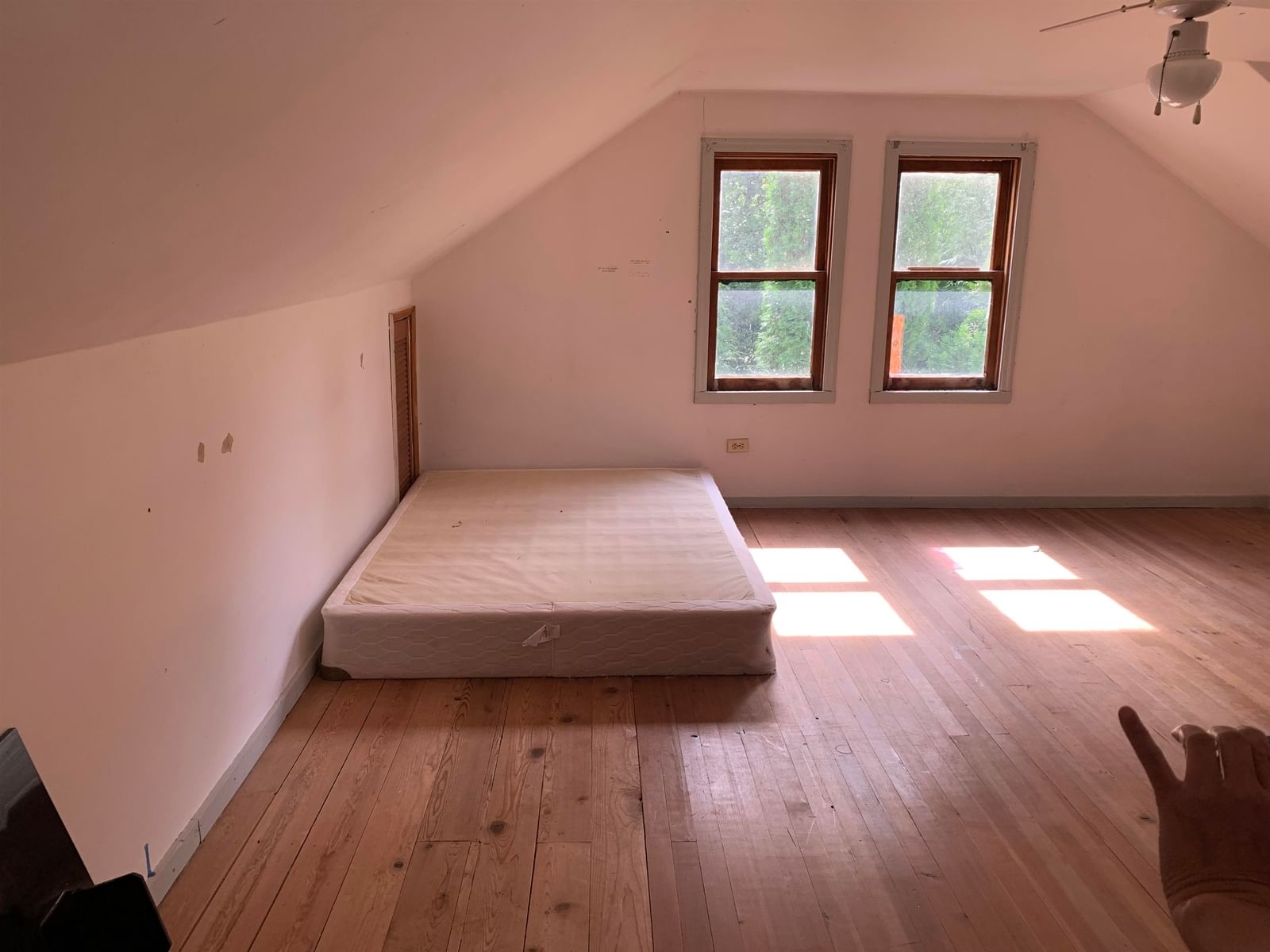 Listing Image 8