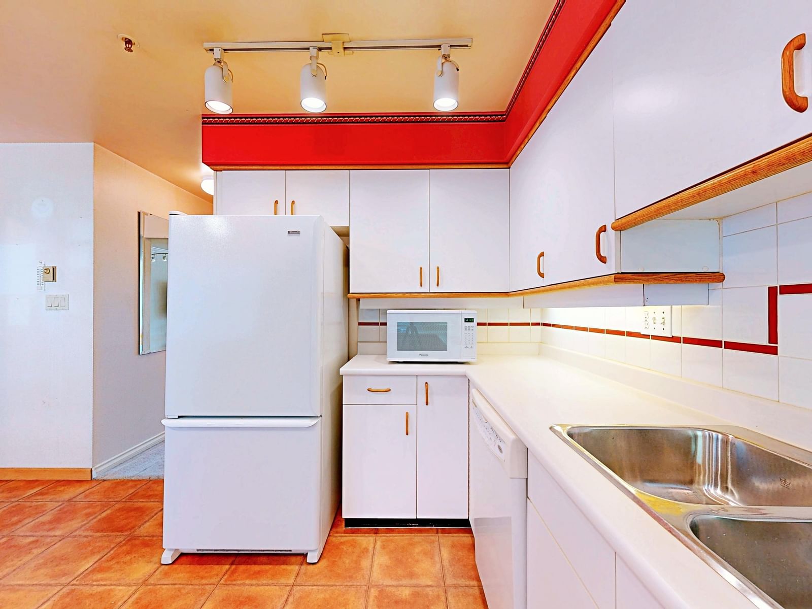 Listing Image 16