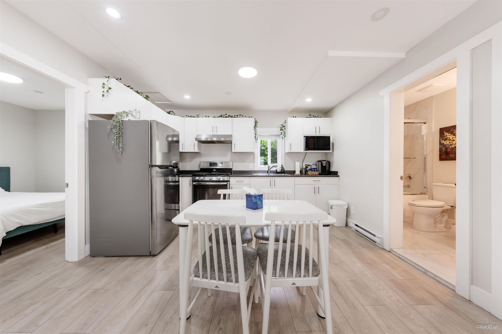 Listing Image 12