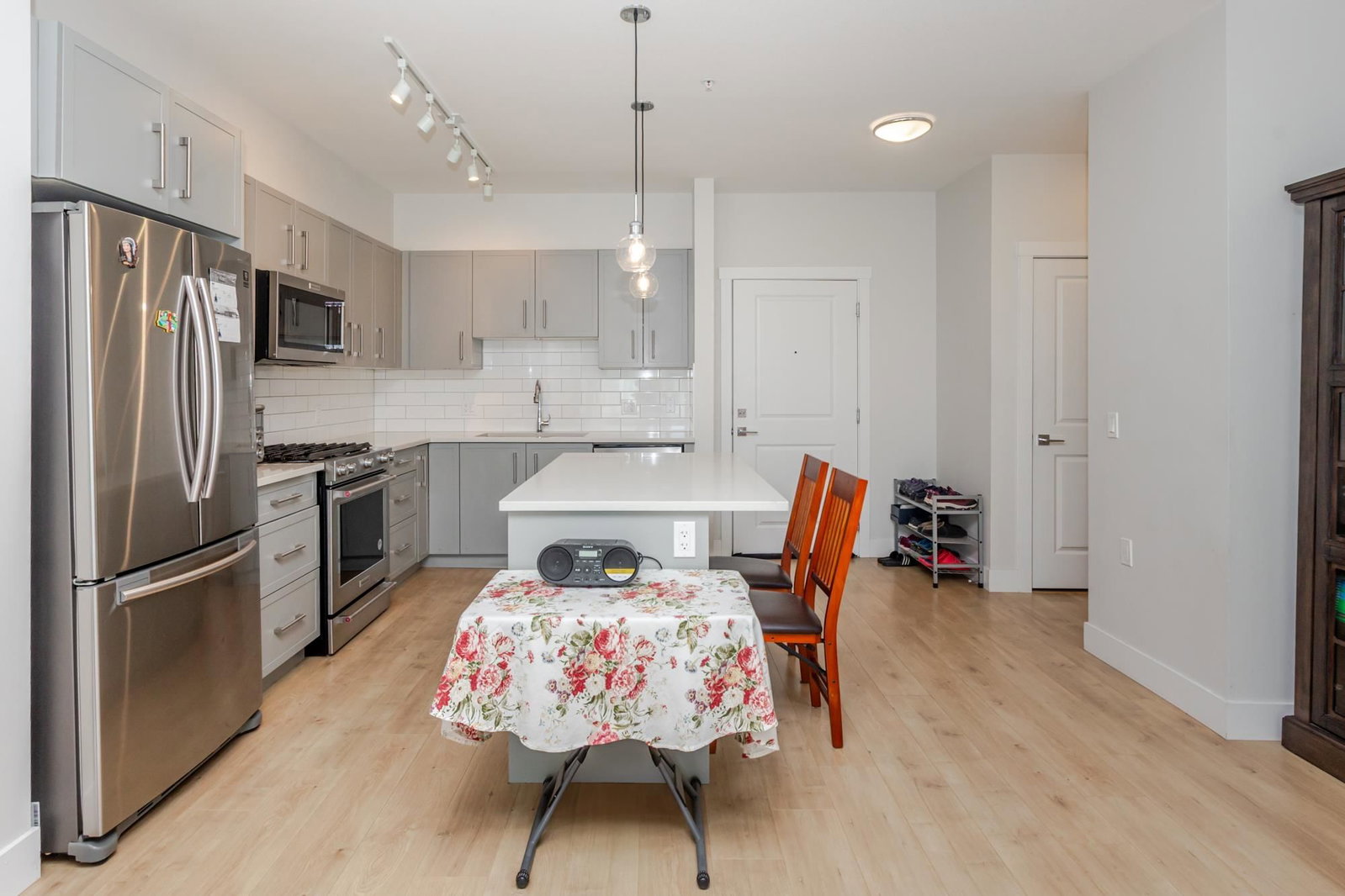 Listing Image 9