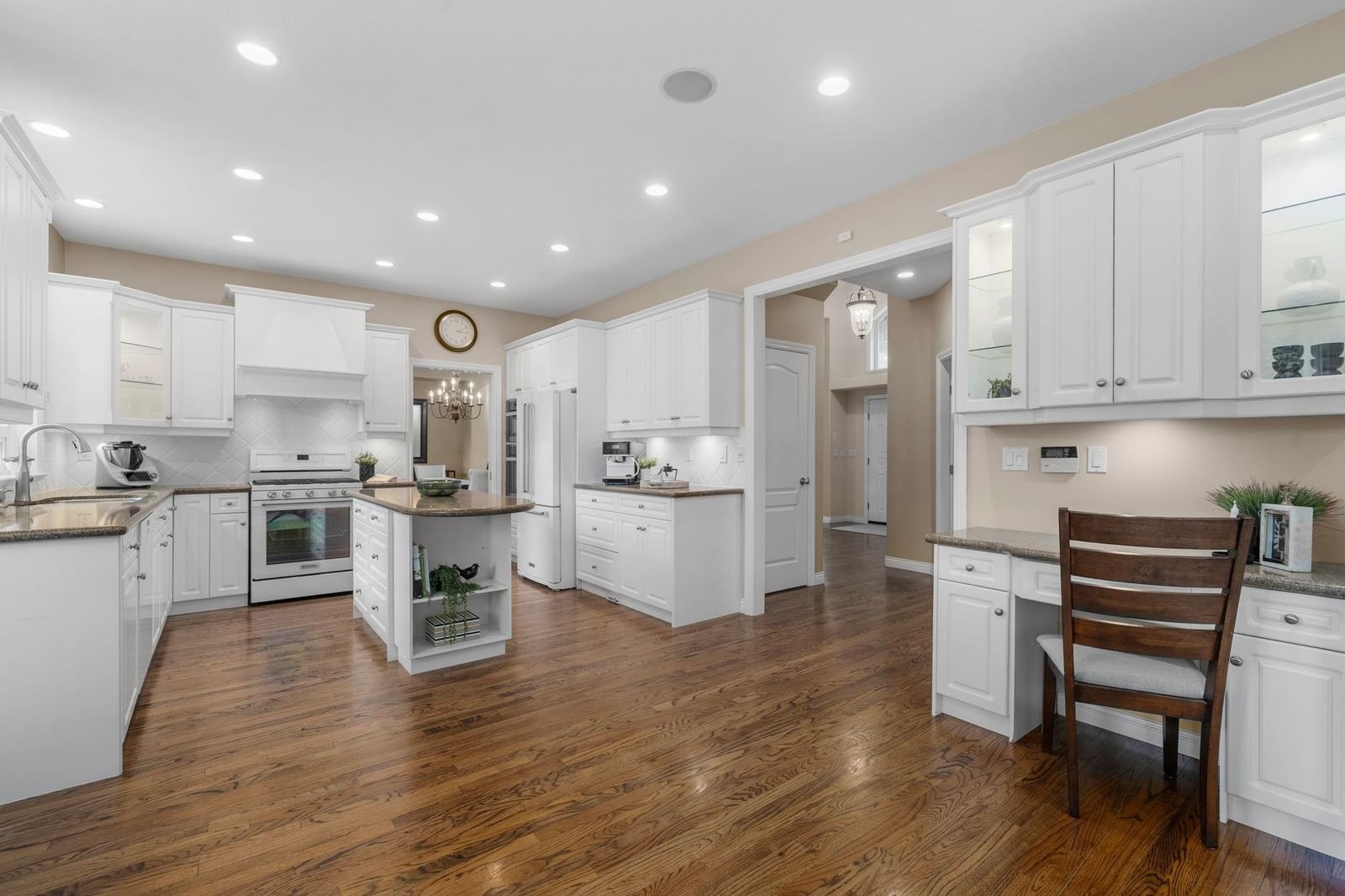 Listing Image 9