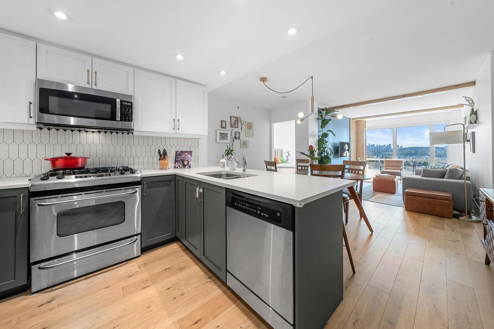 Listing Image 10