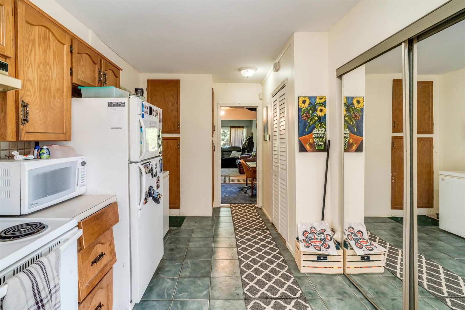Listing Image 4