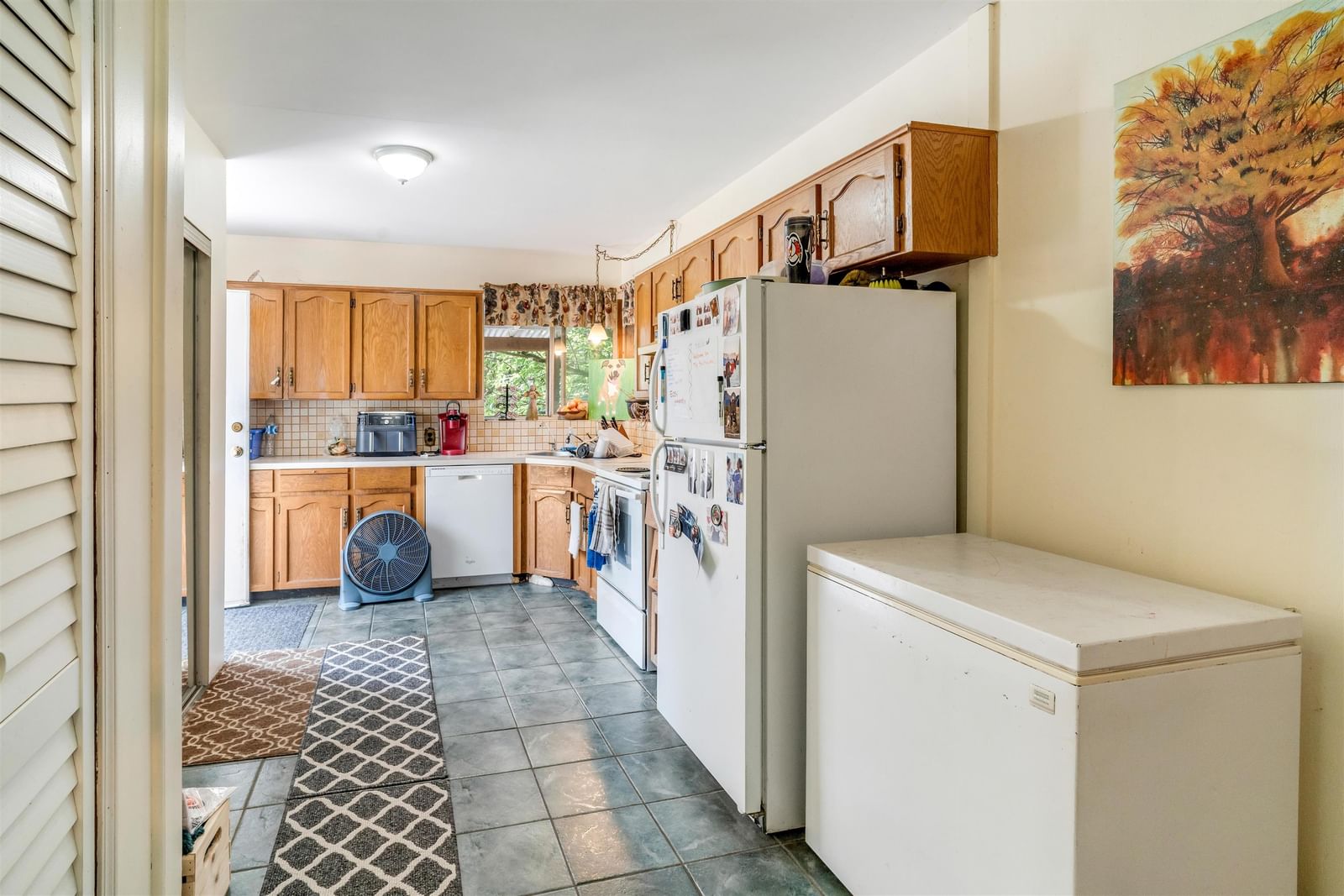 Listing Image 5