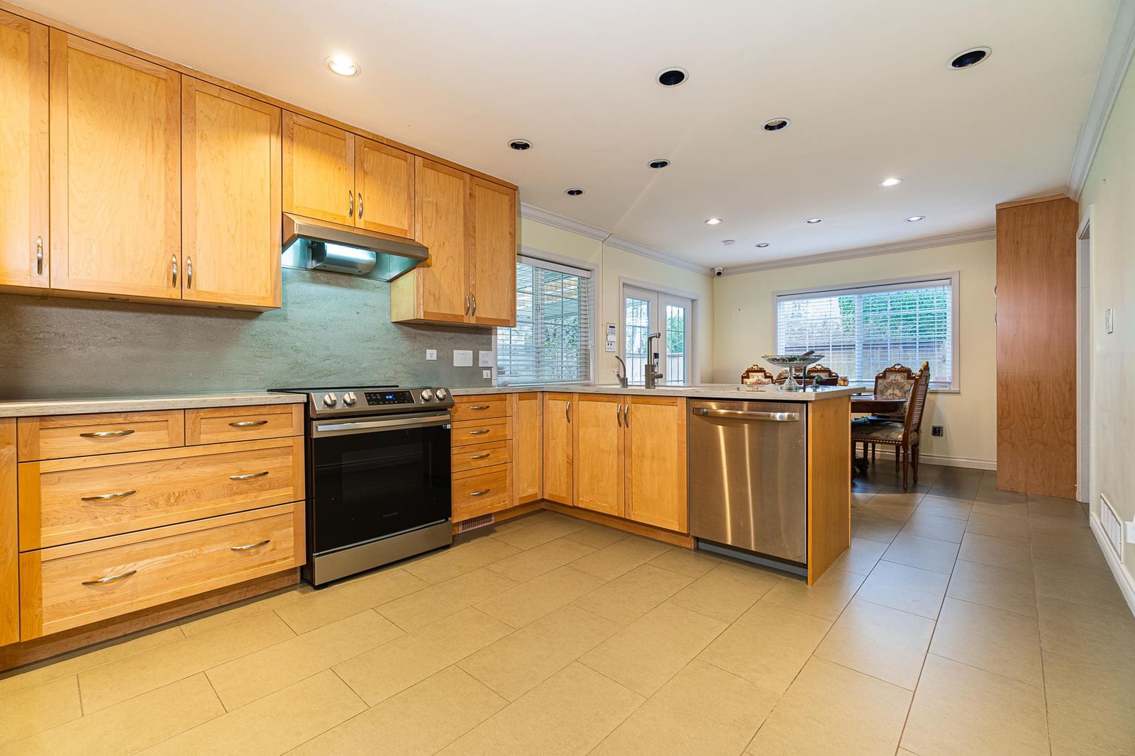 Listing Image 11