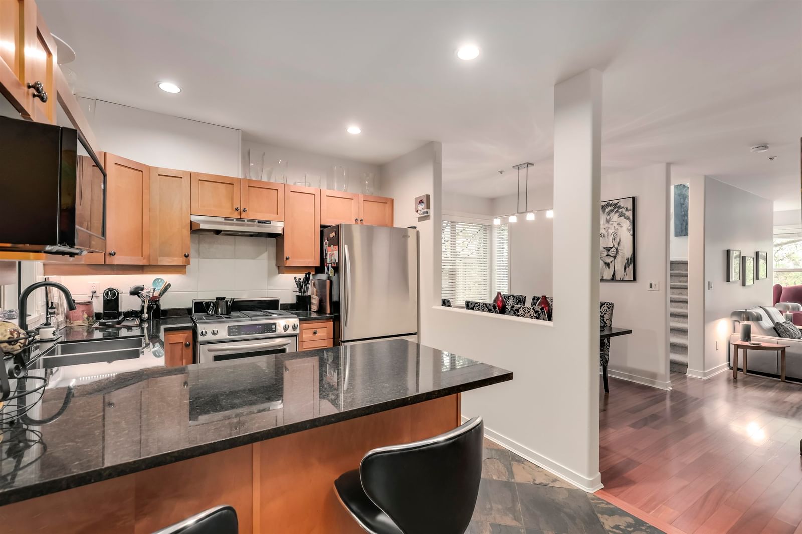 Listing Image 10
