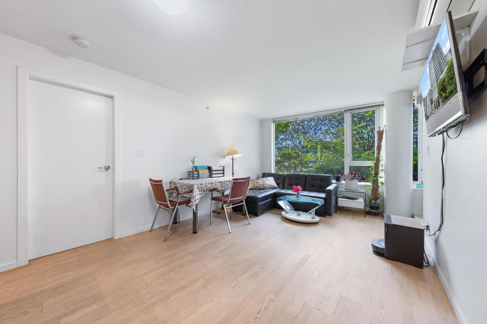 Listing Image 8