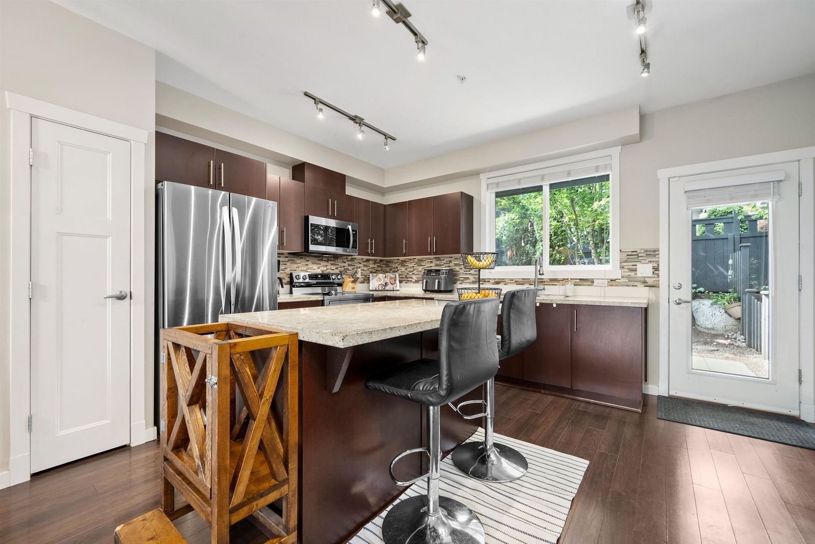 Listing Image 5