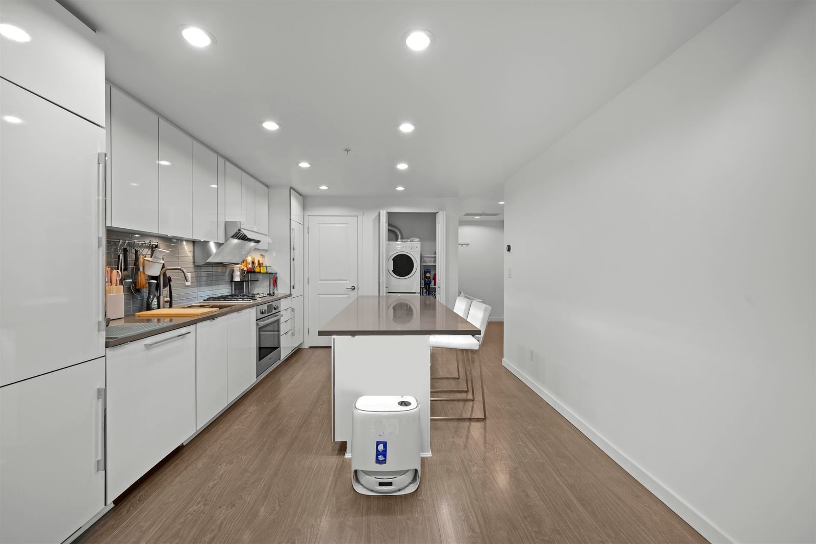 Listing Image 9