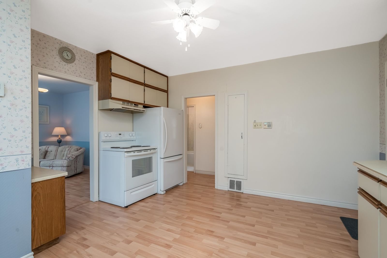 Listing Image 13