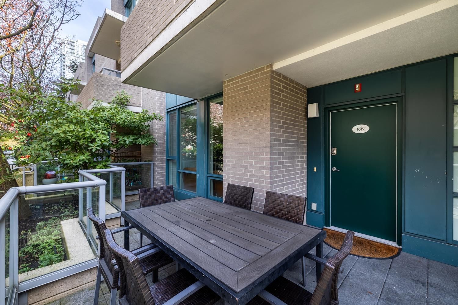 Listing Image 4