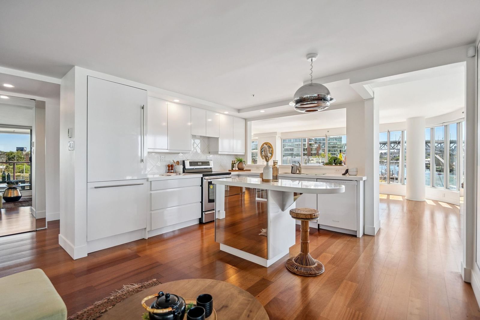 Listing Image 11